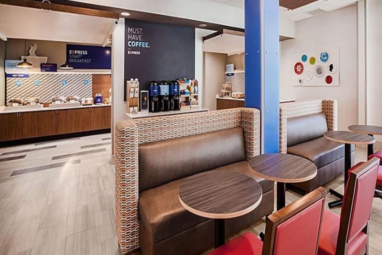 Holiday Inn Express & Suites - Staunton By Ihg Zewnętrze zdjęcie